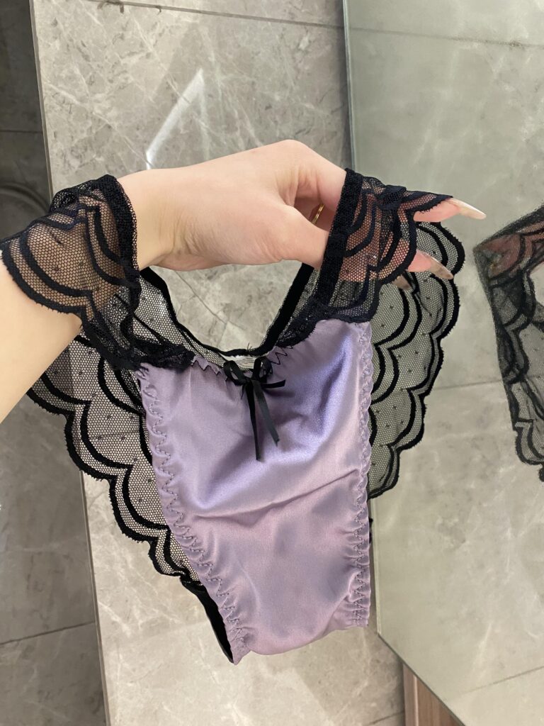 D (32)